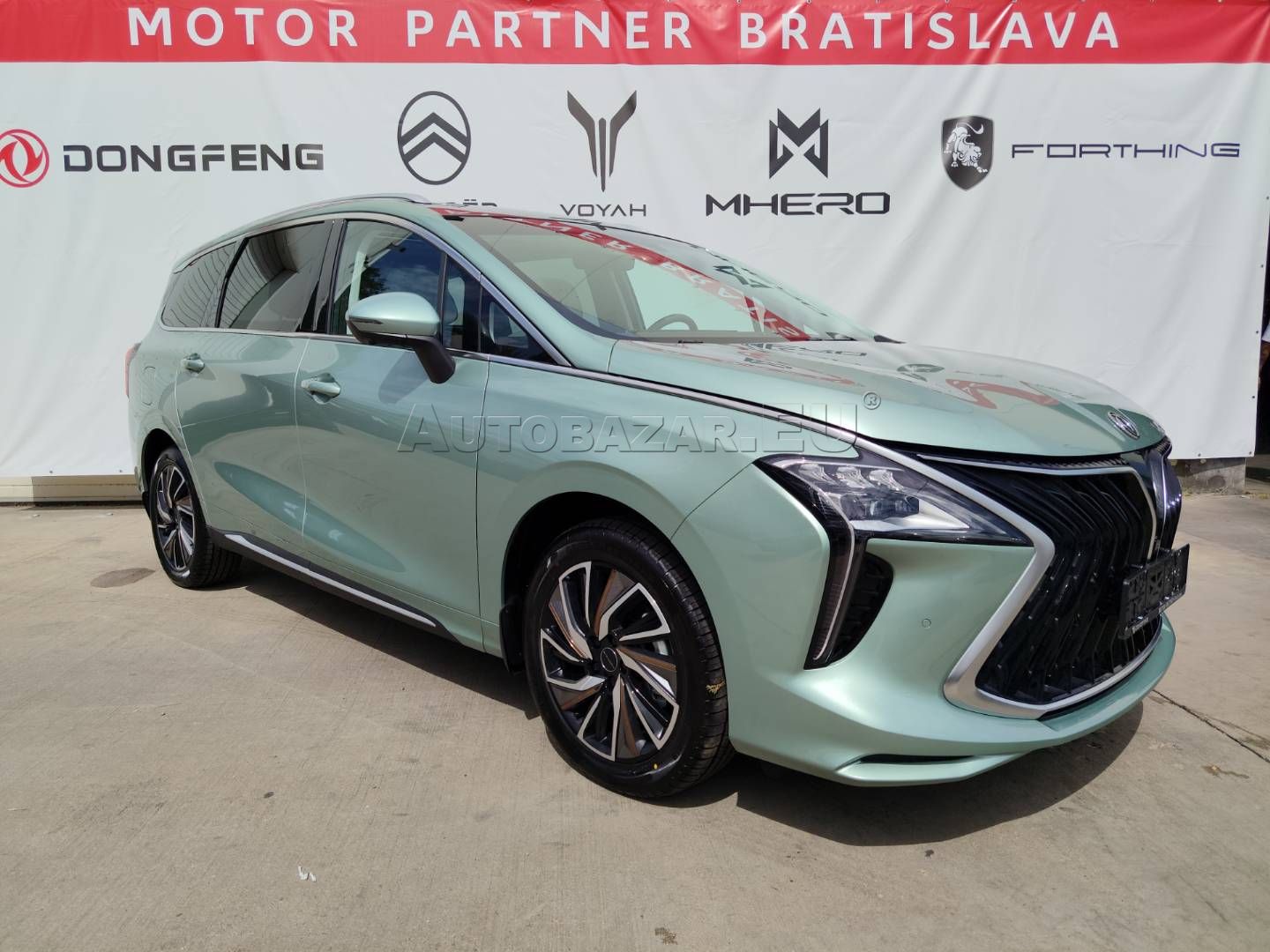 Dongfeng Forthing U-TOUR HEV